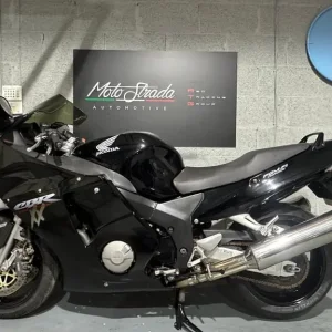 Honda CBR1100 Blackbird 2003 - Image 2