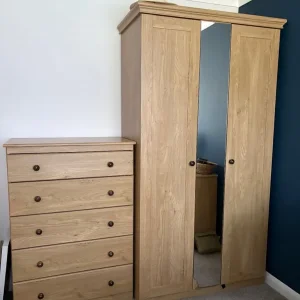 Bedroom furniture set