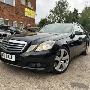 2011 Mercedes E220 CDI BlueEFFICIENCY SE Estate - Image 2