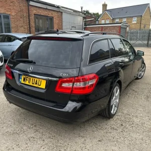 2011 Mercedes E220 CDI BlueEFFICIENCY SE Estate - Image 3