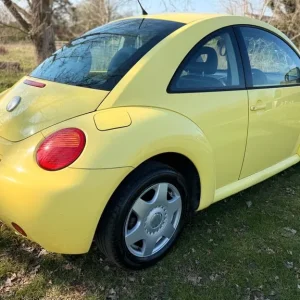 VW Beetle 5-speed manual with full service history - Image 2
