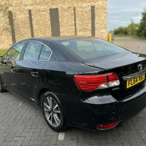 Toyota Avensis 2014 Diesel 2.0 Manual 4-door - Image 4