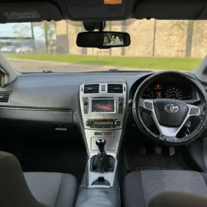 Toyota Avensis 2014 Diesel 2.0 Manual 4-door - Image 5