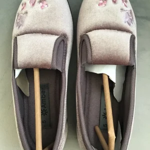 Ladies Cherish Full Slippers in Heather, Size 5 - Image 3