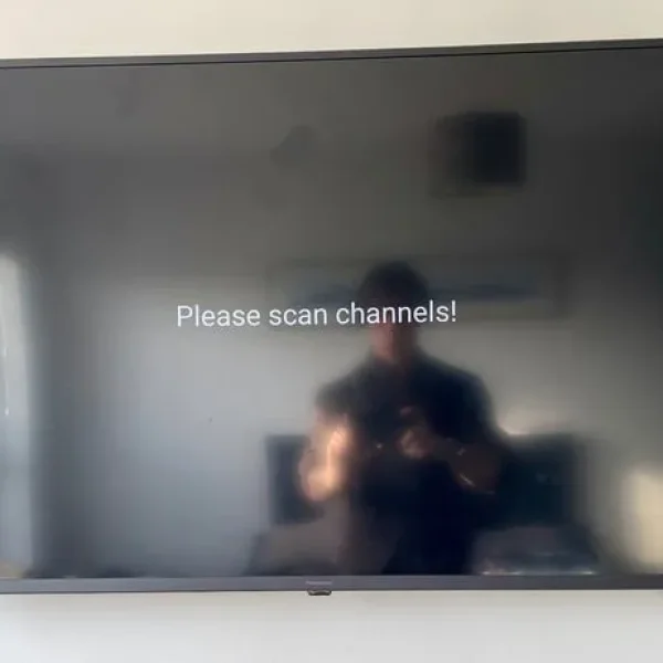 50 inch TV with wall mount