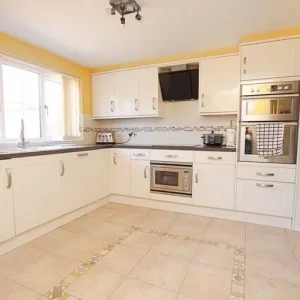 Double Room in Barrow-upon-Humber - Image 3
