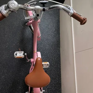 Bobbin pink girls child bike - Image 3