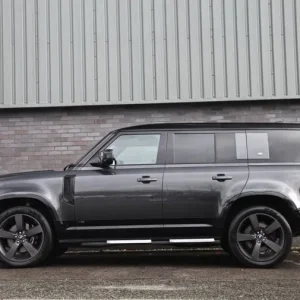 2022 Land Rover Defender 110 5.0 V8 Auto 4WD Estate - Image 2