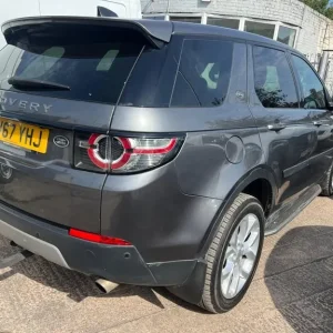 2021 Land Rover Discovery Sport 1.5 P300e R-Dynamic SE 5-seater Estate - Image 2