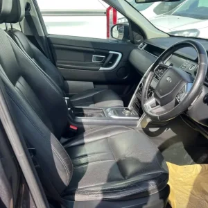 2021 Land Rover Discovery Sport 1.5 P300e R-Dynamic SE 5-seater Estate - Image 3