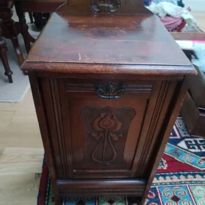 Antique wooden coal box and shovel - Image 2