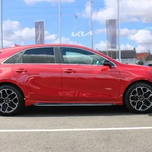 2024 Kia Ceed 1.5 T GDI GT Line Hatchback - Image 3