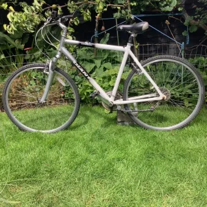Giant Expression 21 inch hybrid bike - Image 3