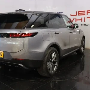 2024 Land Rover Range Rover Sport 3.0 D300 MHEV SE 5dr Auto 4WD with Panoramic Roof and Full Leather - Image 5