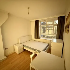 2 Double Rooms in a Flat Next to the River 🌳