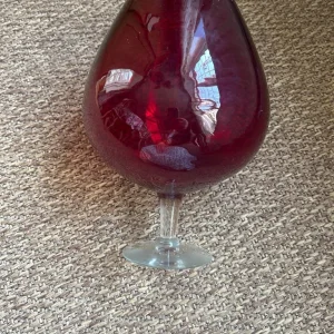Large cranberry glass table centre vase - Image 3