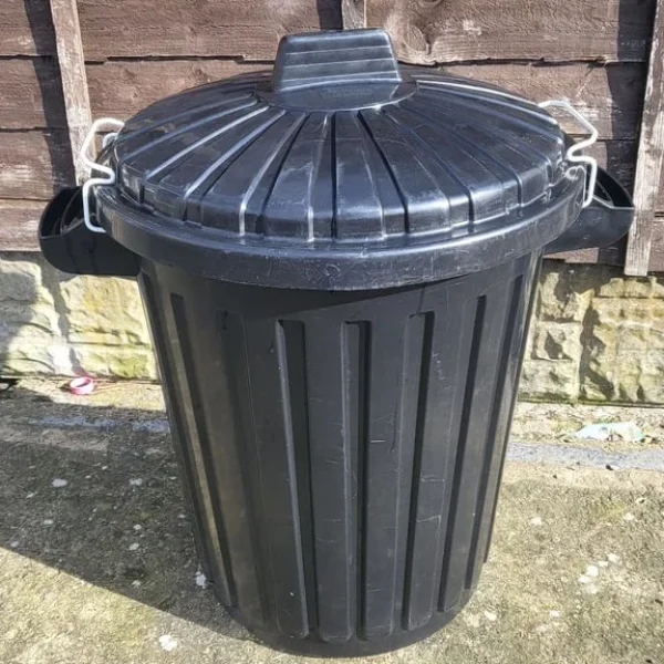 Curver Waste Bin with Lid