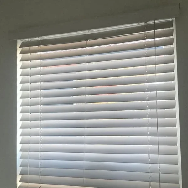 Wooden Venetian blind with 50mm slats