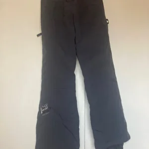 Girls Protest Board Wear Geotech 4.0 snow ski trousers. Age 8 years - Image 3