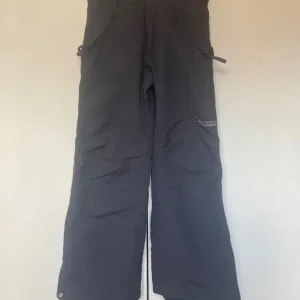 Girls Protest Board Wear Geotech 4.0 snow ski trousers. Age 8 years