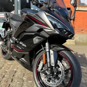 2025 Kawasaki Ninja 1100 SX SE Performance Tourer - Image 3