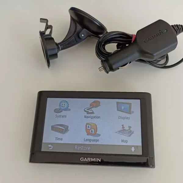 Garmin Nuvi52 GPS Satnav with UK and Ireland maps