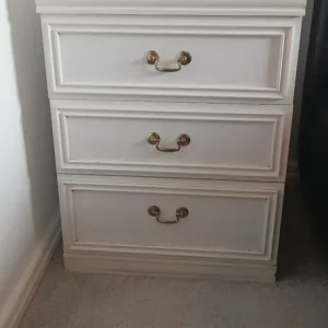 White 3 draw chest