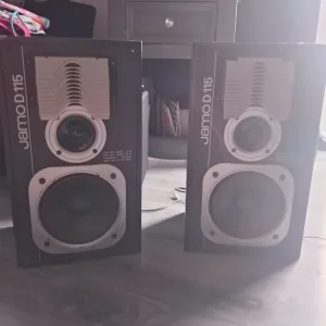 Jamo speakers