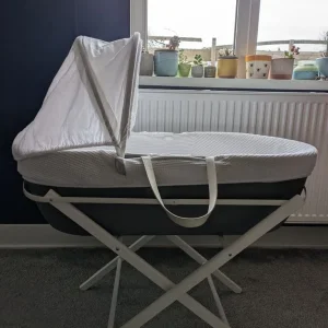 Shnuggle Moses basket & stand - Image 2