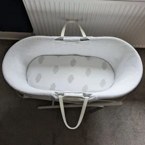Shnuggle Moses basket & stand - Image 4