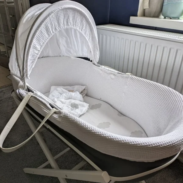 Shnuggle Moses basket & stand