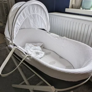 Shnuggle Moses basket & stand