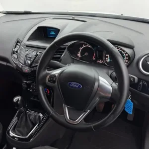 2015 Ford Fiesta 1.25 Zetec 5-door hatchback petrol manual - Image 5