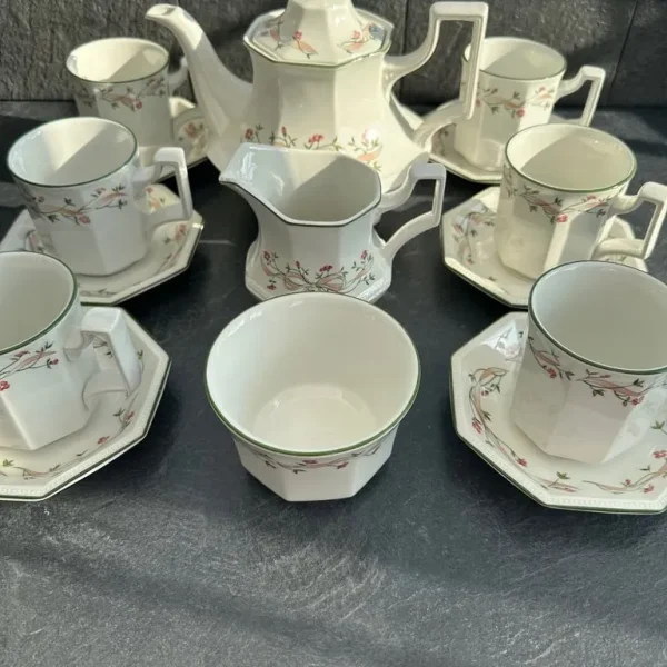 Eternal Beau tea set teapot