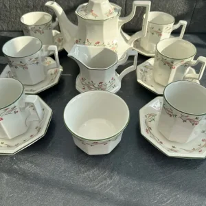 Eternal Beau tea set teapot