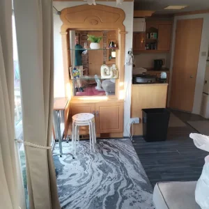 6-berth static caravan with bathroom and shower - Image 6