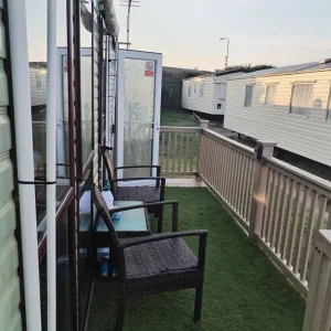 6-berth static caravan with bathroom and shower - Image 8