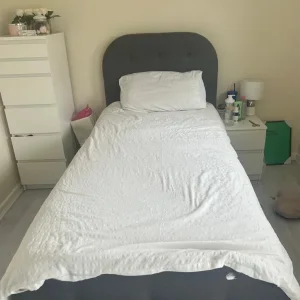 Single ottoman bed