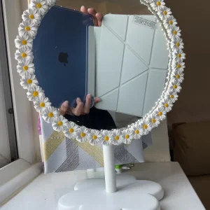 Cute flower design makeup mirror - Image 3