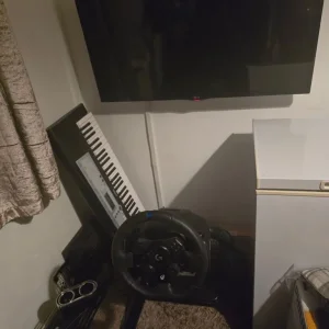 Driving simulator with steering wheel and pedals - Image 2