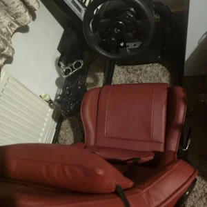 Driving simulator with steering wheel and pedals - Image 3