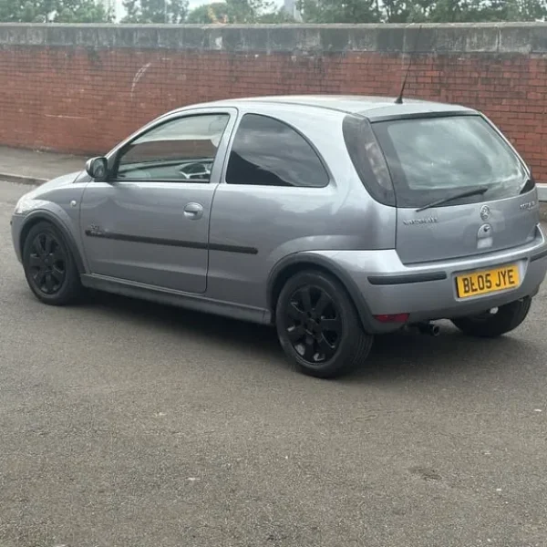 2005 Vauxhall Corsa 1.2L manual hatchback