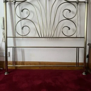 Double bed headrest