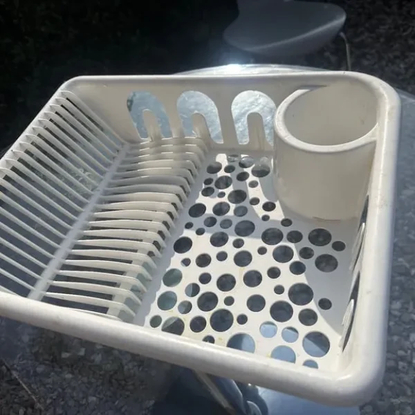 White plate rack