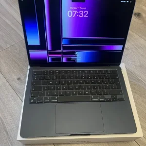 MacBook Air M2 2022 Midnight Boxed - Image 2