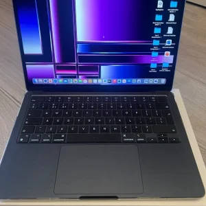 MacBook Air M2 2022 Midnight Boxed - Image 3