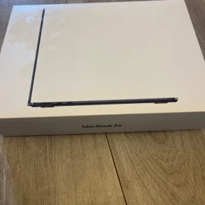 MacBook Air M2 2022 Midnight Boxed - Image 6