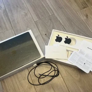 MacBook Air M2 2022 Midnight Boxed - Image 8