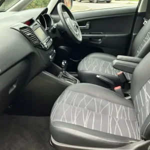 Kia Venga 1.6 4MPV 5-door petrol auto with panoramic sunroof - Image 3