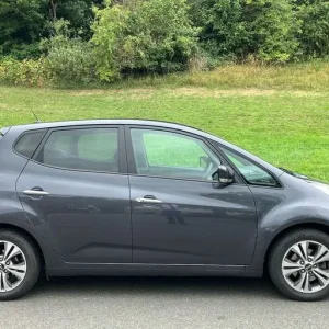Kia Venga 1.6 4MPV 5-door petrol auto with panoramic sunroof - Image 6